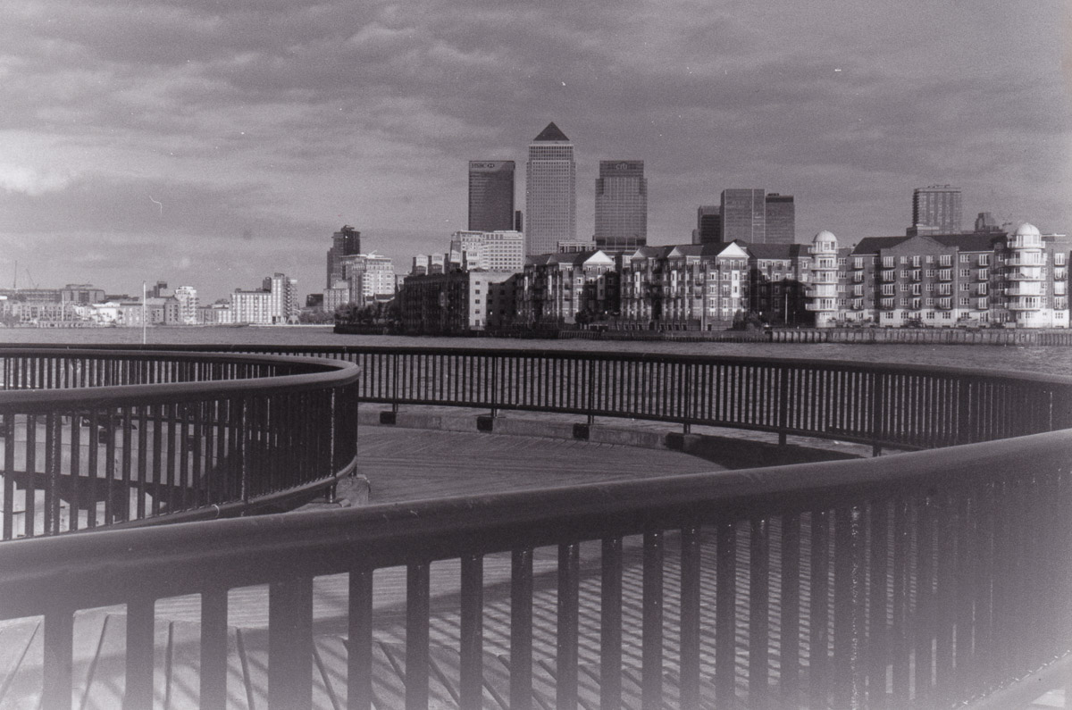 London Canary Wharf in black and white